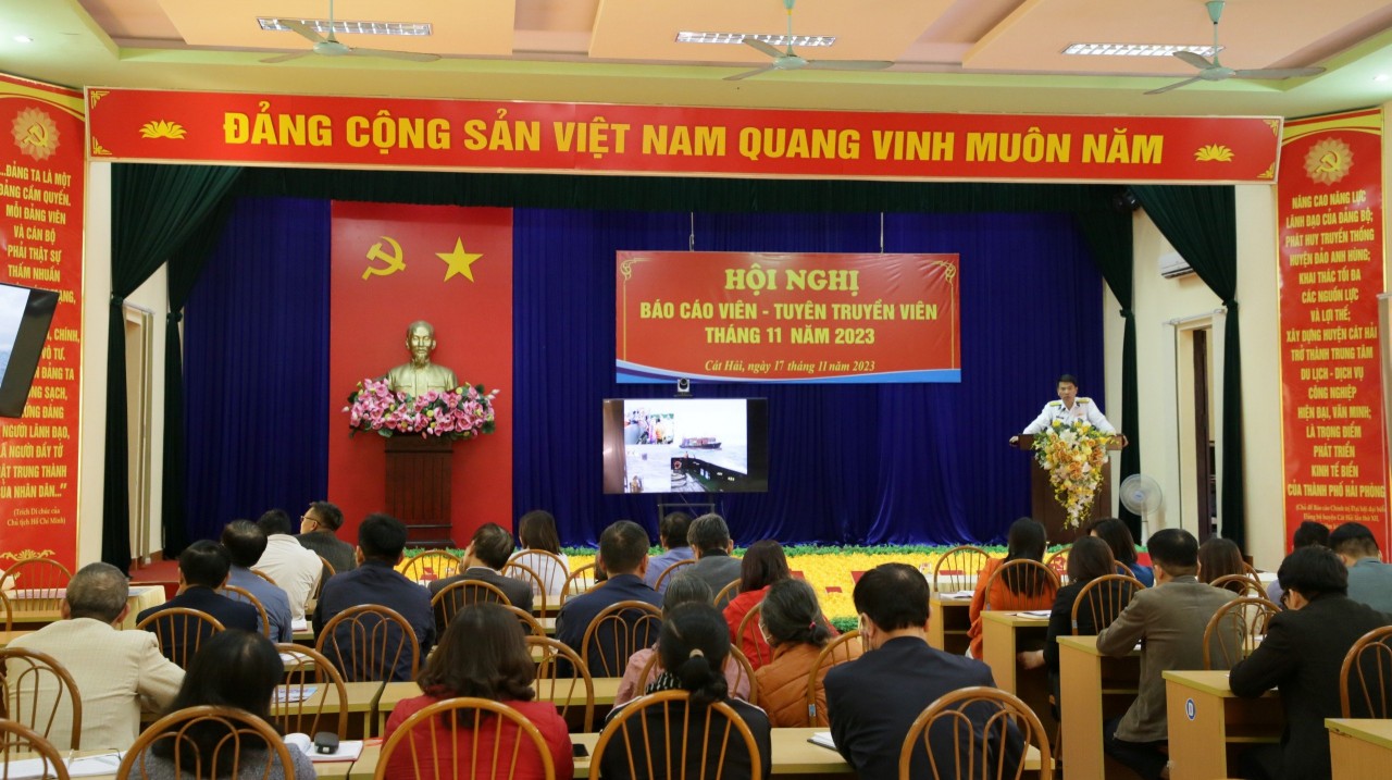 Tuyên truyền biển, đảo tại huyện Cát Hải (Hải Phòng) Tuyên truyền biển, đảo tại huyện Cát Hải (Hải Phòng)