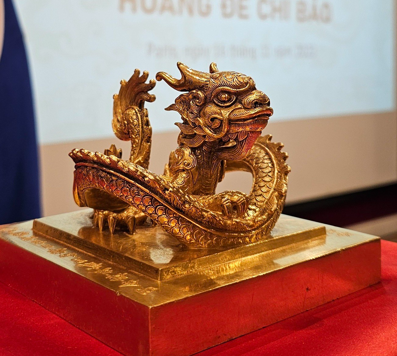 Chuyển giao Ấn vàng 'Hoàng đế chi bảo' từ Pháp về Việt Nam- Ảnh 2. Chuyển giao Ấn vàng 'Hoàng đế chi bảo' từ Pháp về Việt Nam- Ảnh 2.