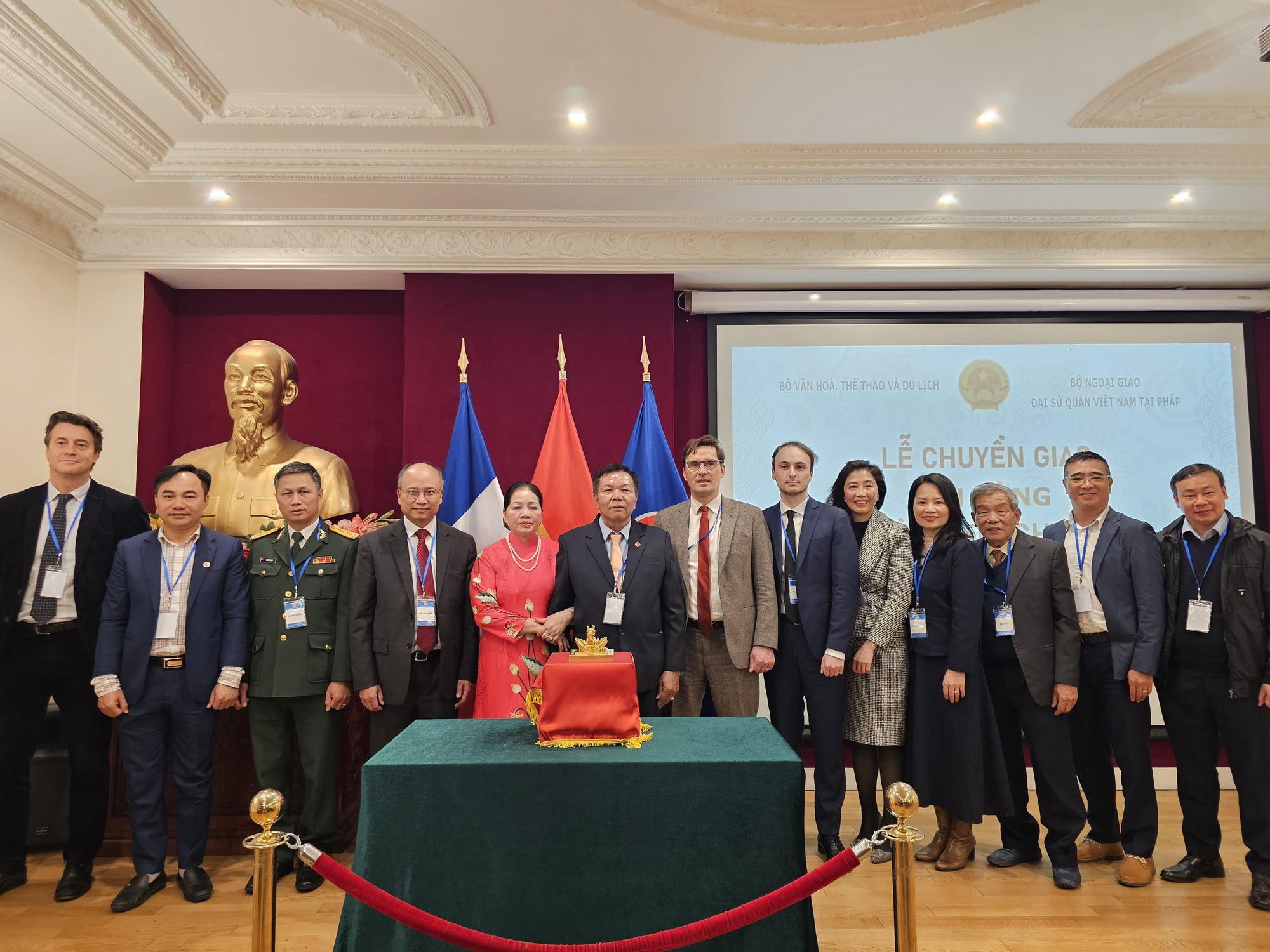 Chuyển giao Ấn vàng 'Hoàng đế chi bảo' từ Pháp về Việt Nam- Ảnh 3. Chuyển giao Ấn vàng 'Hoàng đế chi bảo' từ Pháp về Việt Nam- Ảnh 3.