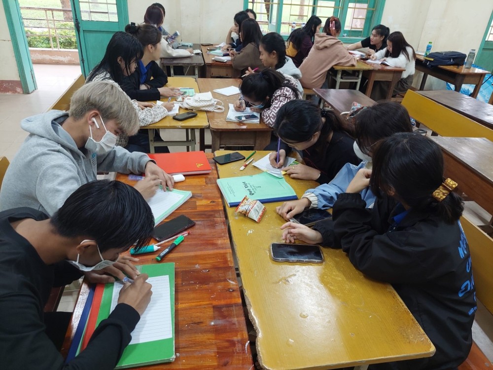 Sinh viên Lào học phụ đạo tiếng Việt tại Trường Cao đẳng Y tế Quảng Trị. (Ảnh: Thanh Huyền) Sinh viên Lào học phụ đạo tiếng Việt tại Trường Cao đẳng Y tế Quảng Trị. (Ảnh: Thanh Huyền)