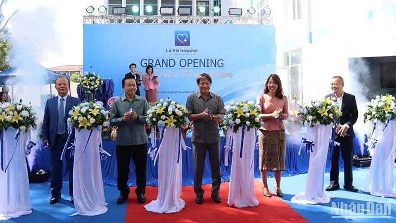 Khai trương bệnh viện của người Việt tại thủ đô của Lào Khai trương bệnh viện của người Việt tại thủ đô của Lào