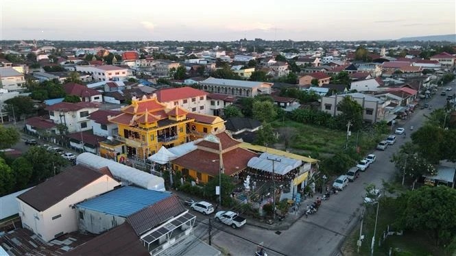 Cũng trong tháng 11 này, Giáo hội Phật giáo Việt Nam và Giáo hội Lào đã khánh thành công trình Tam bảo tại Chùa Diệu Giác (thành phố Kaysone Phomvihane, tỉnh Savannakhet, Lào). Đây là ngôi chùa Ni đầu tiên của người Việt tại Trung Lào, được những người Việt sang lập nghiệp định cư tại đây xây dựng theo kiến trúc thuần Việt từ những năm 30 của thế kỷ trước. Cũng trong tháng 11 này, Giáo hội Phật giáo Việt Nam và Giáo hội Lào đã khánh thành công trình Tam bảo tại Chùa Diệu Giác (thành phố Kaysone Phomvihane, tỉnh Savannakhet, Lào). Đây là ngôi chùa Ni đầu tiên của người Việt tại Trung Lào, được những người Việt sang lập nghiệp định cư tại đây xây dựng theo kiến trúc thuần Việt từ những năm 30 của thế kỷ trước.