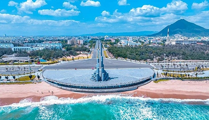 An overview of Nghinh Phong Tower Square in Phu Yen Province (Photo: Tuy Hoa City People’s Committee) An overview of Nghinh Phong Tower Square in Phu Yen Province (Photo: Tuy Hoa City People’s Committee)
