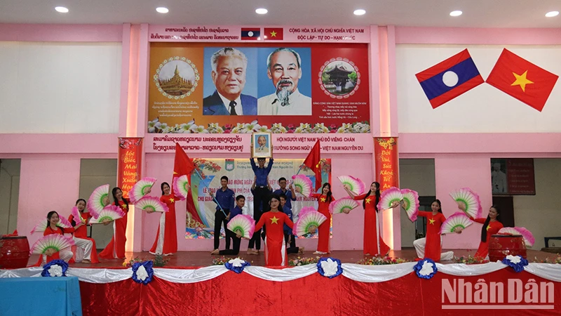 Kỷ niệm Ngày Nhà giáo Việt Nam tại Lào Kỷ niệm Ngày Nhà giáo Việt Nam tại Lào
