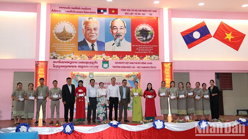 Kỷ niệm Ngày Nhà giáo Việt Nam tại Lào Kỷ niệm Ngày Nhà giáo Việt Nam tại Lào