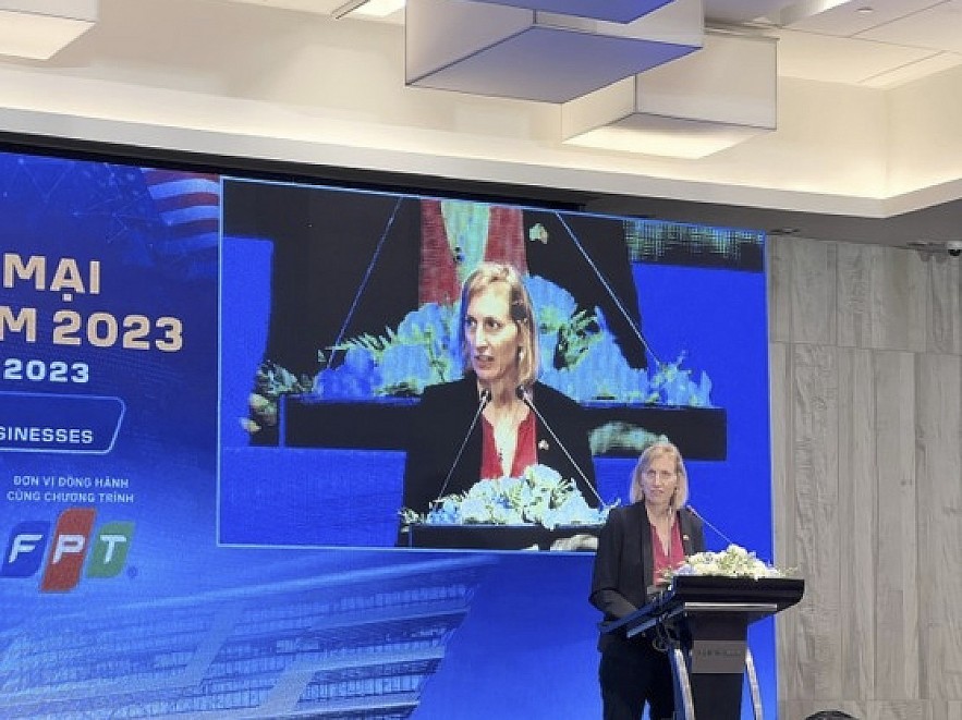 Susan Burns, US Consul General in Ho Chi Minh City, speaks at the Vietnam - US Trade Forum 2023. (Photo: sggp.org.vn) Susan Burns, US Consul General in Ho Chi Minh City, speaks at the Vietnam - US Trade Forum 2023. (Photo: sggp.org.vn)