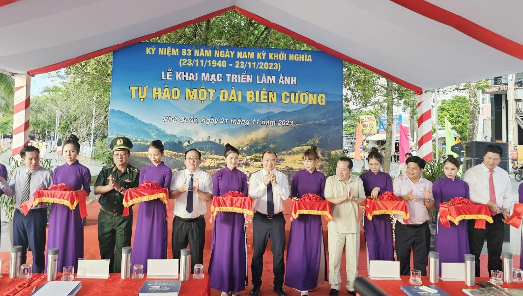 Khai mạc triển lãm ảnh “Tự hào một dải biên cương” tại Kiên Giang Khai mạc triển lãm ảnh “Tự hào một dải biên cương” tại Kiên Giang