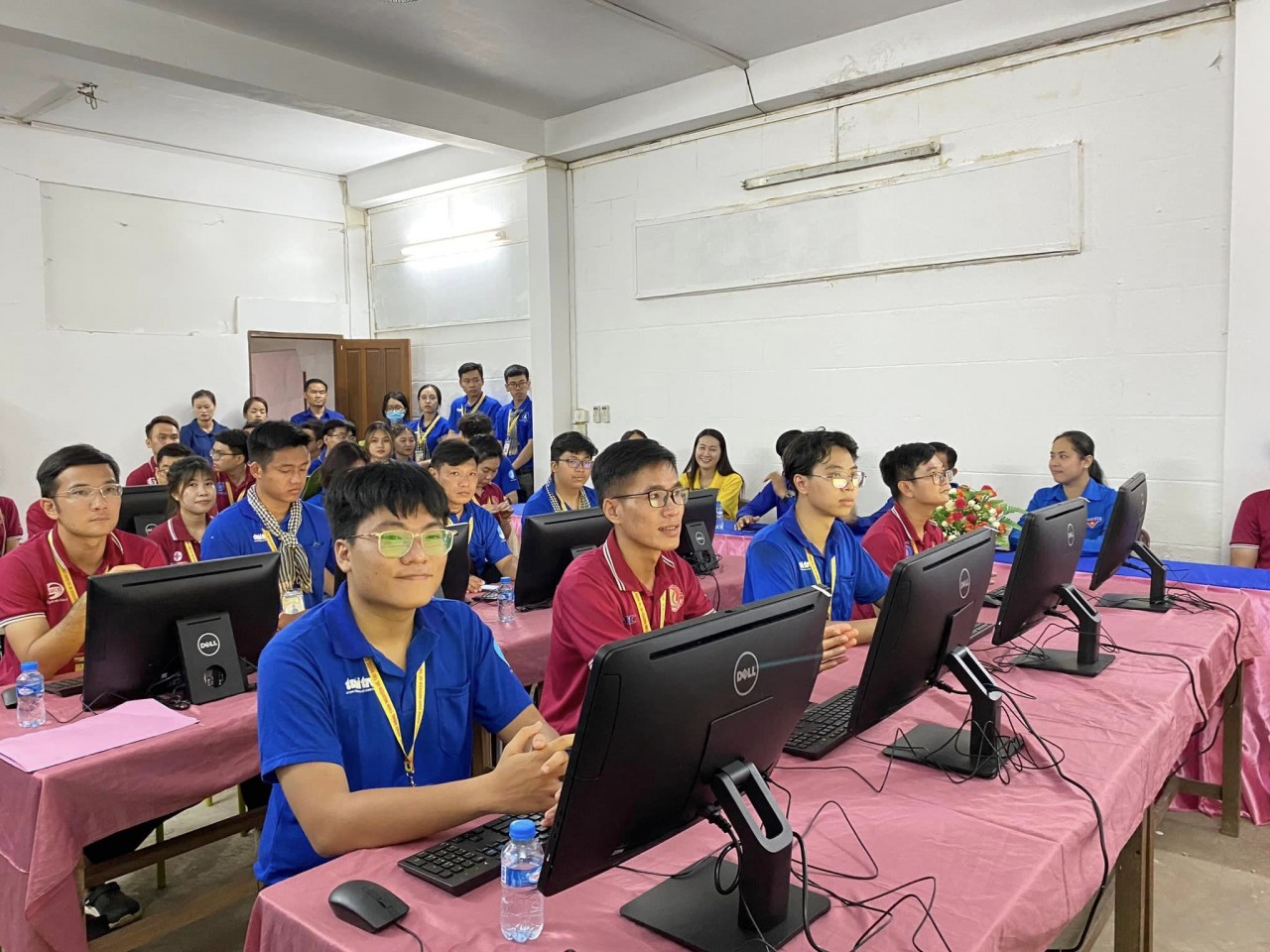 Hoạt động tình nguyện vun đắp tình đoàn kết Việt - Lào Hoạt động tình nguyện vun đắp tình đoàn kết Việt - Lào