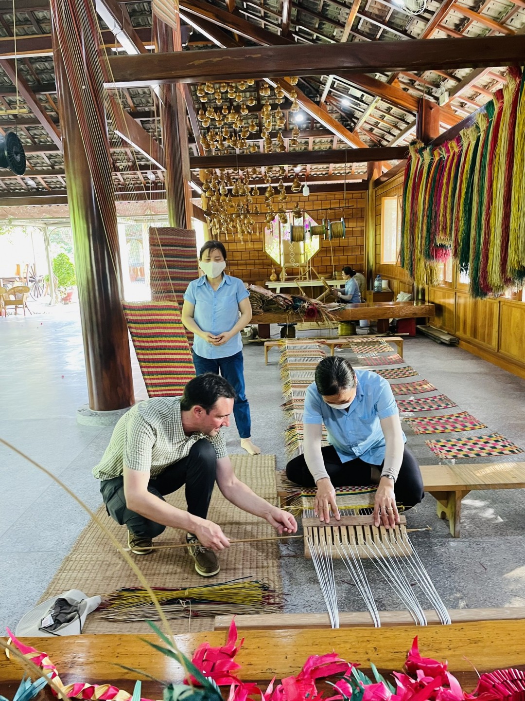 Làng nghề Trường Sơn - Điểm đến mới của khách quốc tế Làng nghề Trường Sơn - Điểm đến mới của khách quốc tế
