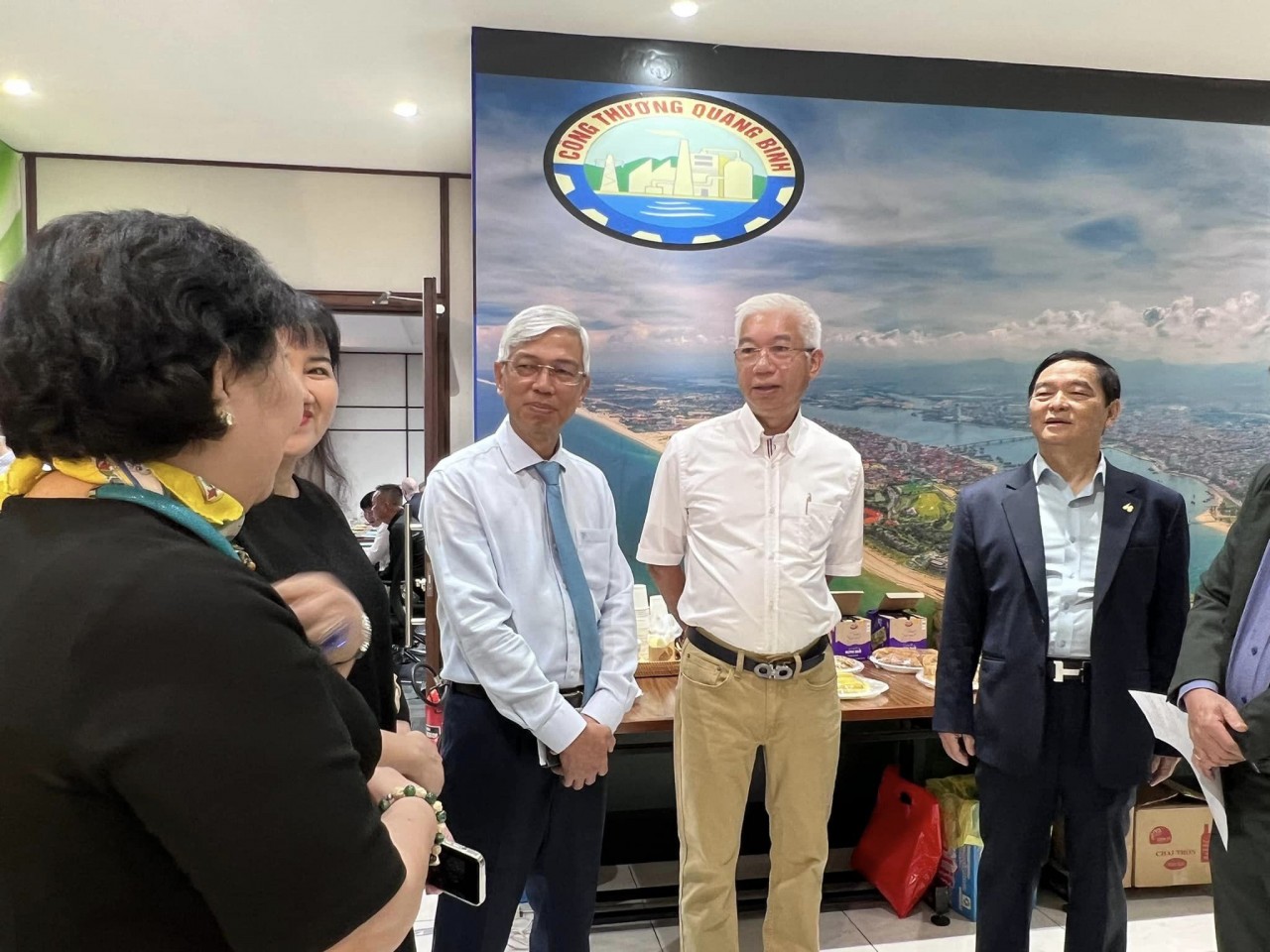 Sẽ thành lập trung tâm triển lãm hàng Việt Nam tại Canada