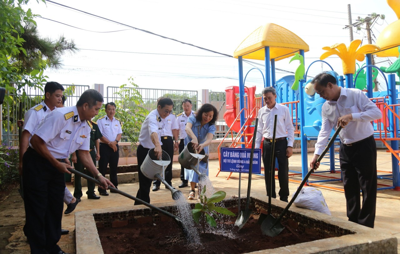 Hội nghị sơ kết công tác phối hợp tuyên truyền biển, đảo năm 2023 tại 4 tỉnh Hội nghị sơ kết công tác phối hợp tuyên truyền biển, đảo năm 2023 tại 4 tỉnh