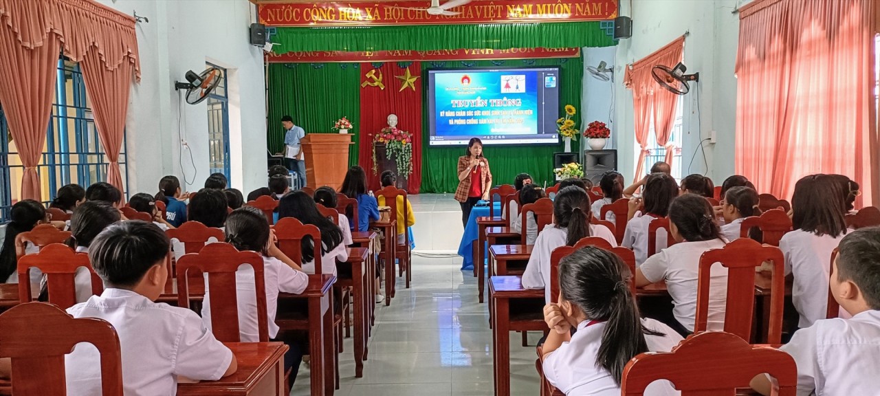 Tập huấn truyền thông chăm sóc sức khỏe sinh sản vị thành niên và phòng chống bạo lực, xâm hại trẻ em.