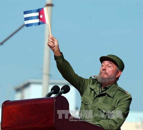 Thanh niên Cuba tưởng nhớ Lãnh tụ Fidel Castro Chú thích ảnh