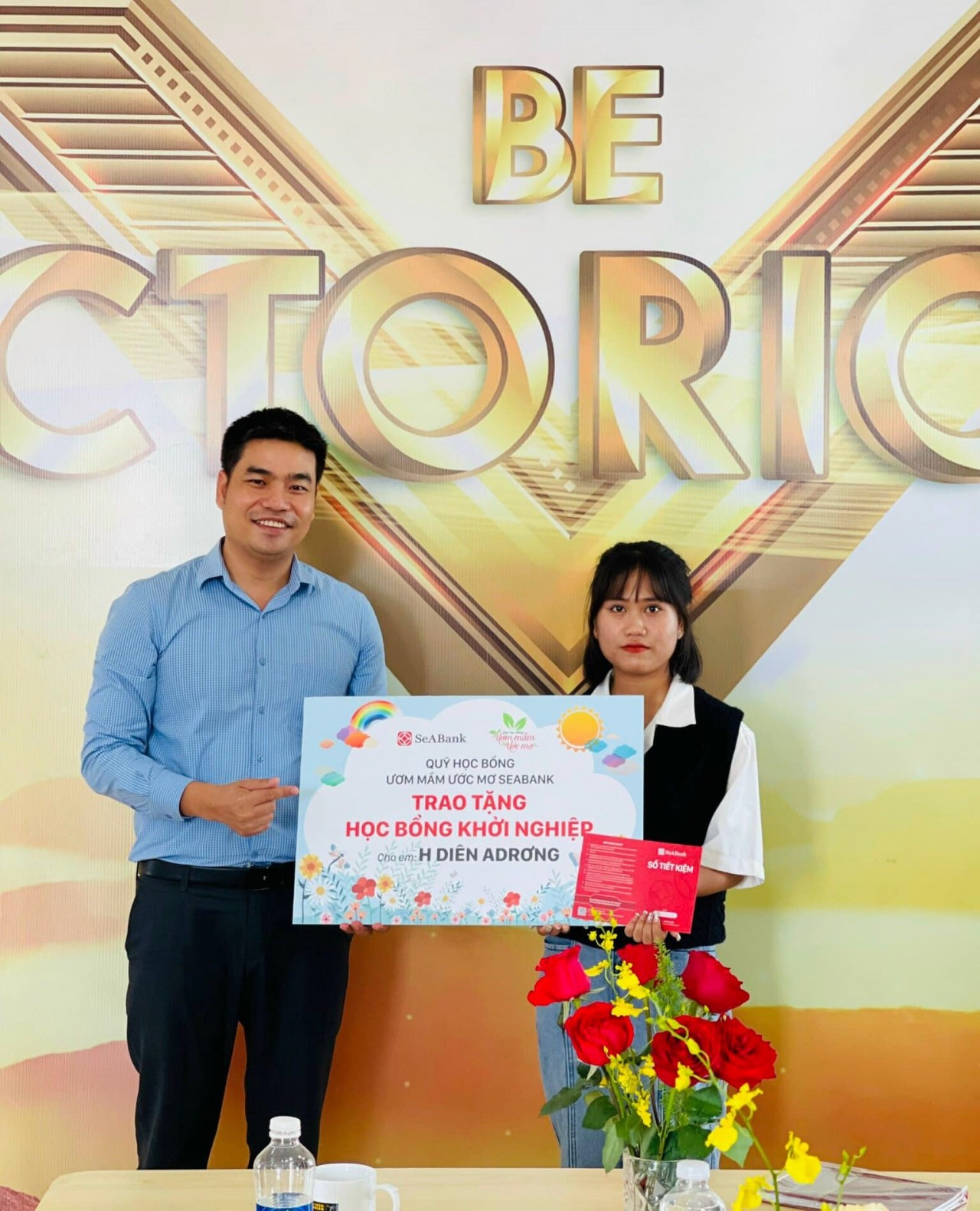 Học bổng Ươm mầm ước mơ SeABank viết tiếp giấc mơ đặt chân tới giảng đường Đại học cho 16 em học sinh nghèo Học bổng Ươm mầm ước mơ SeABank viết tiếp giấc mơ đặt chân tới giảng đường Đại học cho 16 em học sinh nghèo