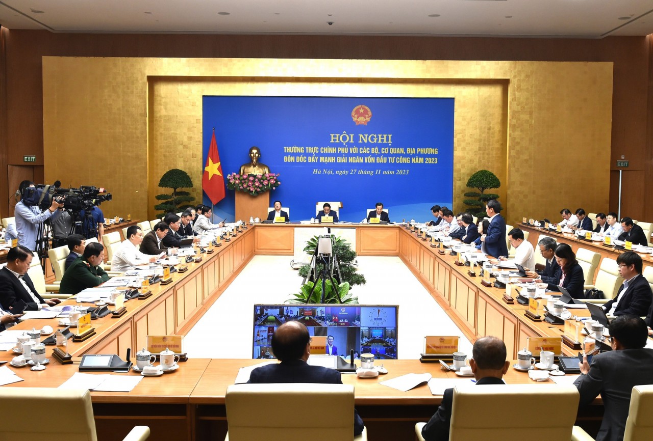 Giải ngân vốn đầu tư công 11 tháng đạt 65,1% kế hoạch, áp lực tiêu hết 247 nghìn tỷ đồng trong 35 ngày Giải ngân vốn đầu tư công 11 tháng đạt 65,1% kế hoạch