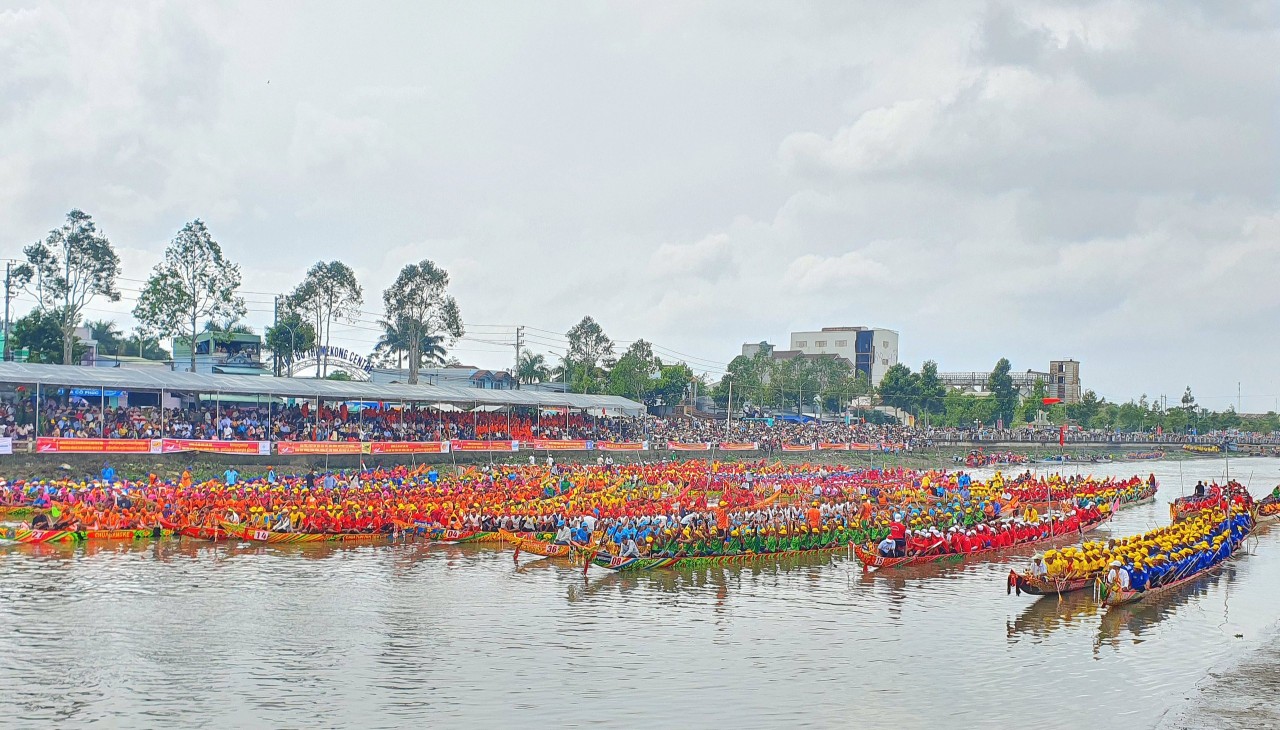 Đội ghe ngo nam, nữ Chùa Tum Núp vô địch Giải đua ghe ngo Sóc Trăng 2023 Đội ghe ngo nam, nữ Chùa Tum Núp vô địch Giải đua ghe ngo Sóc Trăng 2023