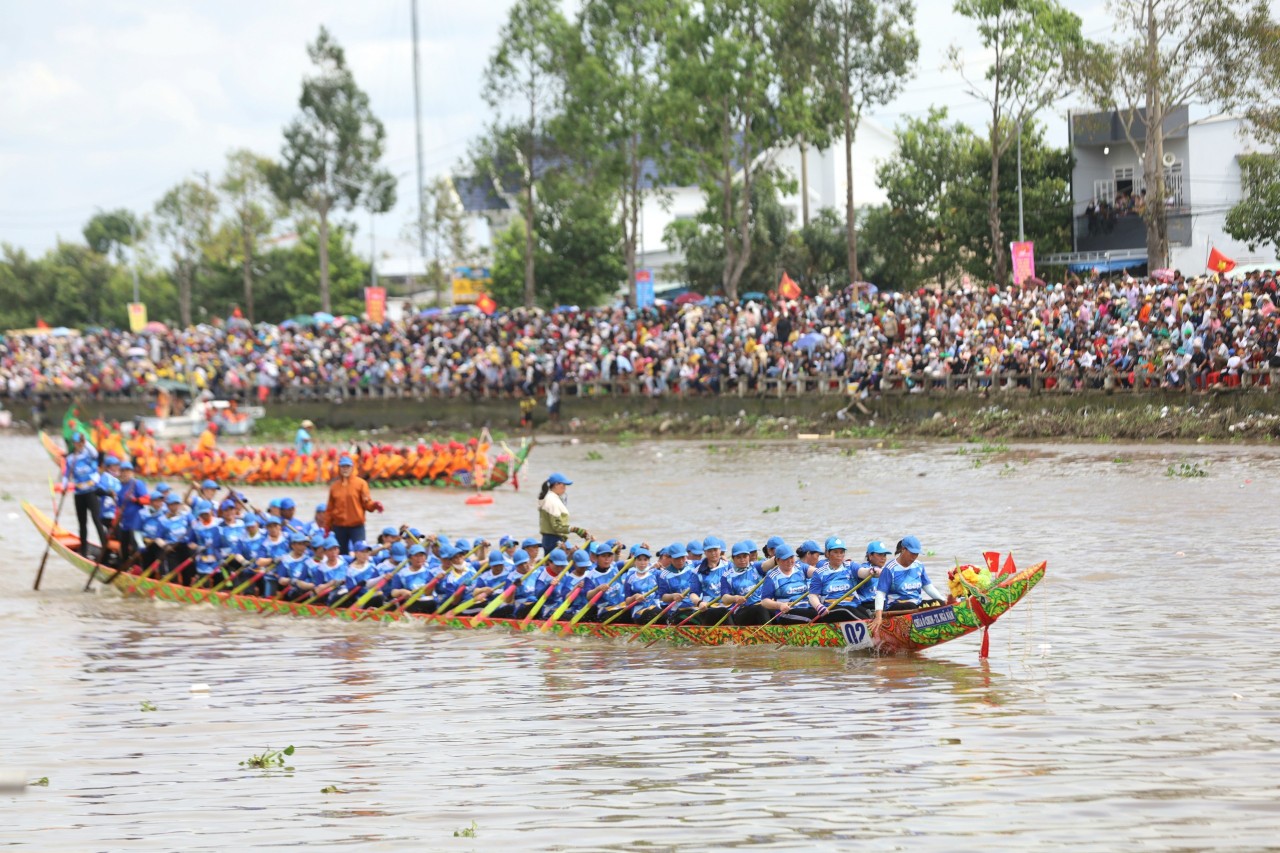 Đội ghe ngo nam, nữ Chùa Tum Núp vô địch Giải đua ghe ngo Sóc Trăng 2023 Đội ghe ngo nam, nữ Chùa Tum Núp vô địch Giải đua ghe ngo Sóc Trăng 2023
