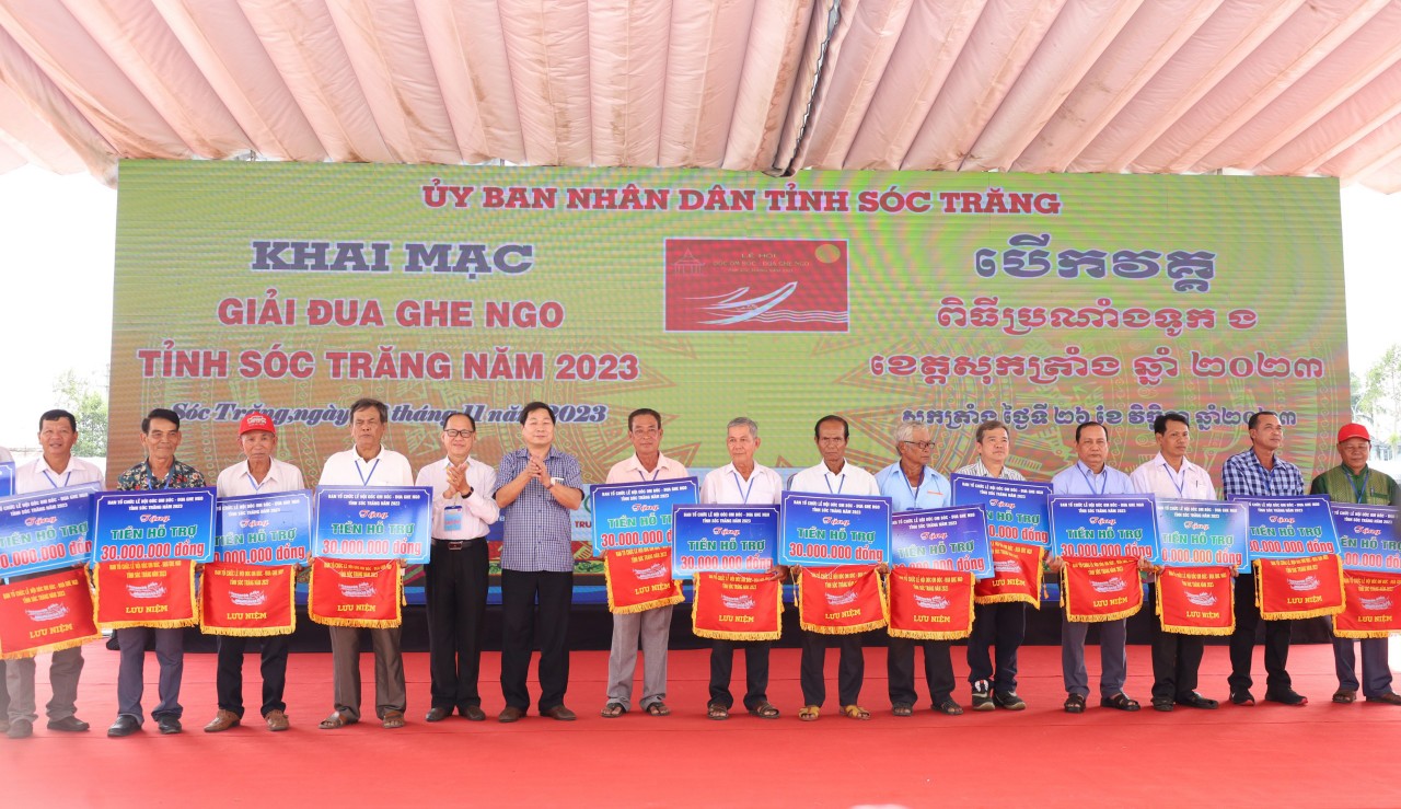 Đội ghe ngo nam, nữ Chùa Tum Núp vô địch Giải đua ghe ngo Sóc Trăng 2023 Đội ghe ngo nam, nữ Chùa Tum Núp vô địch Giải đua ghe ngo Sóc Trăng 2023