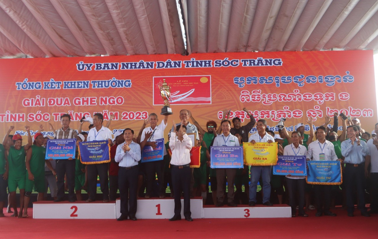Đội ghe ngo nam, nữ Chùa Tum Núp vô địch Giải đua ghe ngo Sóc Trăng 2023 Đội ghe ngo nam, nữ Chùa Tum Núp vô địch Giải đua ghe ngo Sóc Trăng 2023