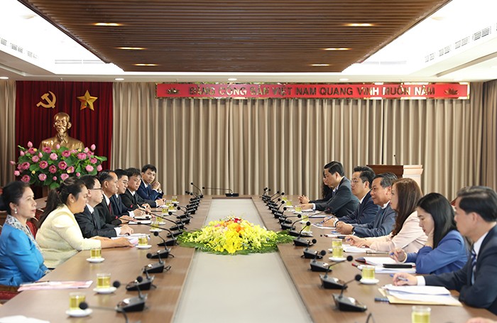 Phó Bí thư Thành ủy Hà Nội Nguyễn Văn Phong đã chủ trì buổi tiếp Đoàn đại biểu Huyện Chanthabuly (Thủ đô Viêng Chăn, CHDCND Lào). (Ảnh: Hanoi.gov.vn) Phó Bí thư Thành ủy Hà Nội Nguyễn Văn Phong đã chủ trì buổi tiếp Đoàn đại biểu Huyện Chanthabuly (Thủ đô Viêng Chăn, CHDCND Lào). (Ảnh: Hanoi.gov.vn)