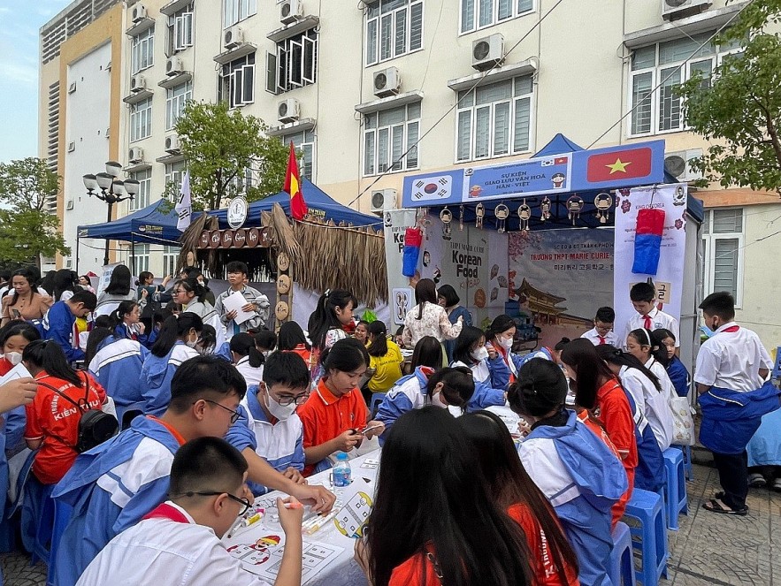 Hai Phong Students Introduced to Korean Culture Hai Phong Students Introduced to Korean Culture