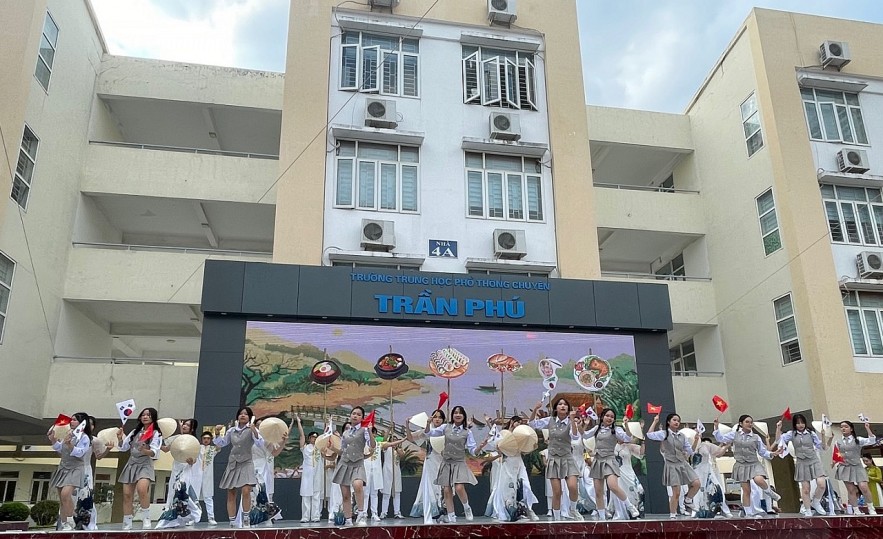 Hai Phong Students Introduced to Korean Culture Hai Phong Students Introduced to Korean Culture