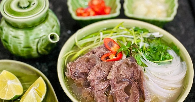 The most famous dish is the globally renowned delicacy Pho. (Photo: Vinwonders.com) The most famous dish is the globally renowned delicacy Pho. (Photo: Vinwonders.com)