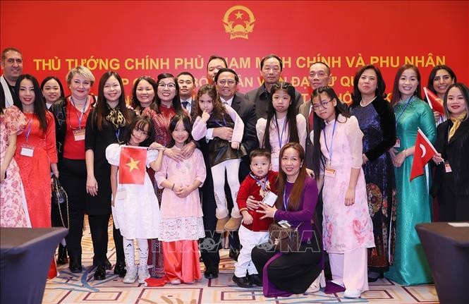 Thủ tướng Phạm Minh Chính gặp gỡ cộng đồng người Việt Nam tại Thổ Nhĩ Kỳ Thủ tướng Phạm Minh Chính gặp gỡ cộng đồng người Việt Nam tại Thổ Nhĩ Kỳ