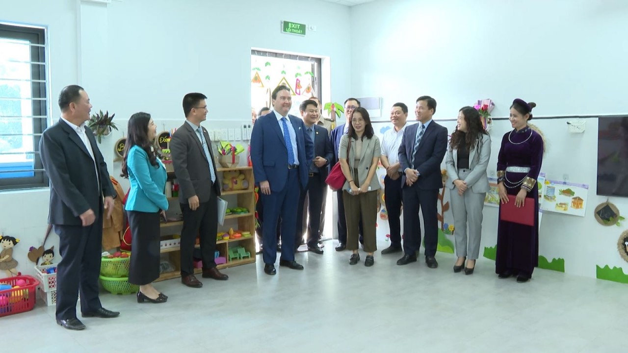 Đại sứ Mỹ khánh thành trường mầm non ở tỉnh Cao Bằng Đại sứ Mỹ khánh thành trường mầm non ở tỉnh Cao Bằng
