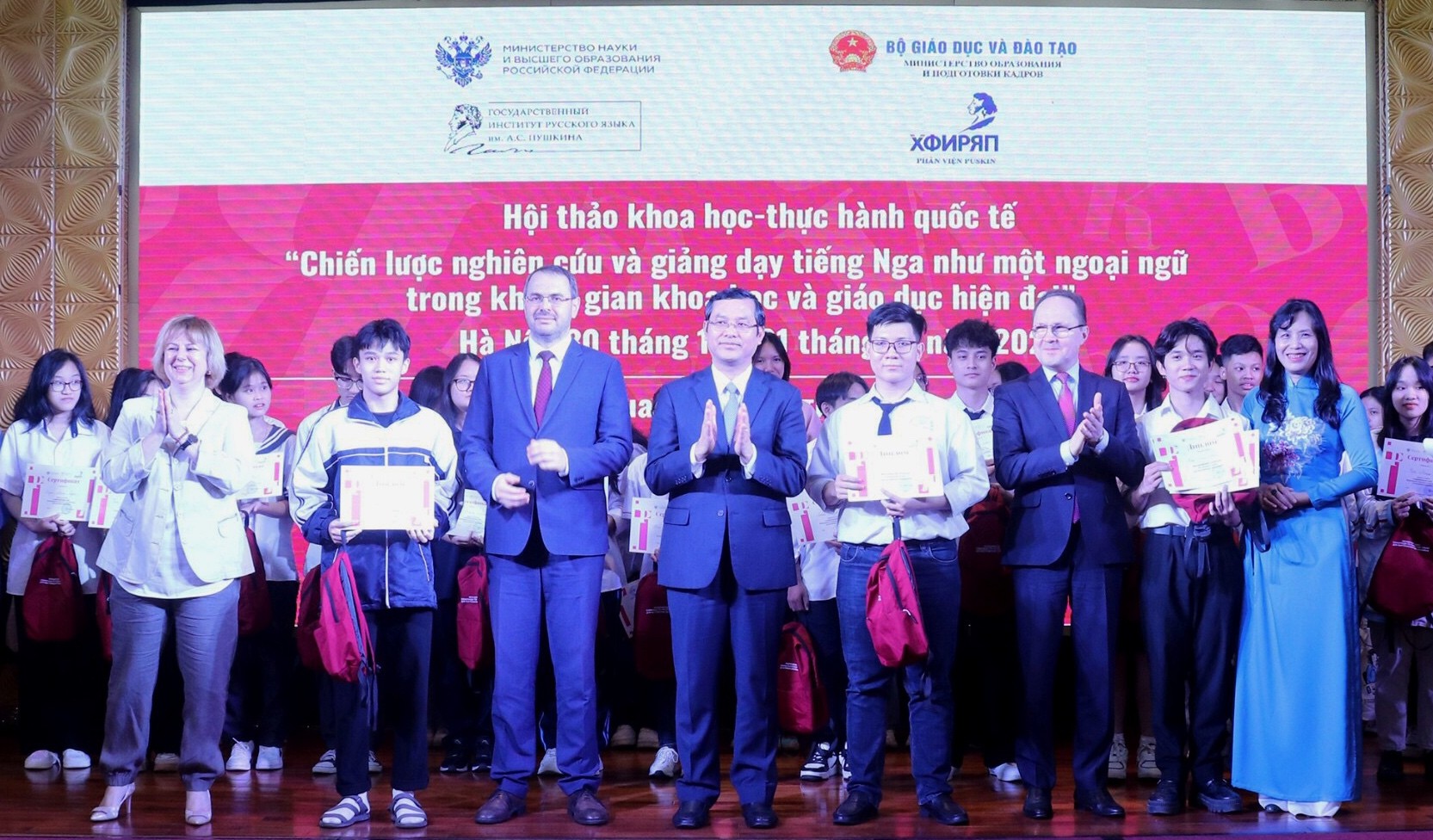 Phân viện Puskin – Lá cờ đầu” trong việc quảng bá tiếng Nga và văn hóa Nga tại Việt Nam Phân viện Puskin – Lá cờ đầu” trong việc quảng bá tiếng Nga và văn hóa Nga tại Việt Nam