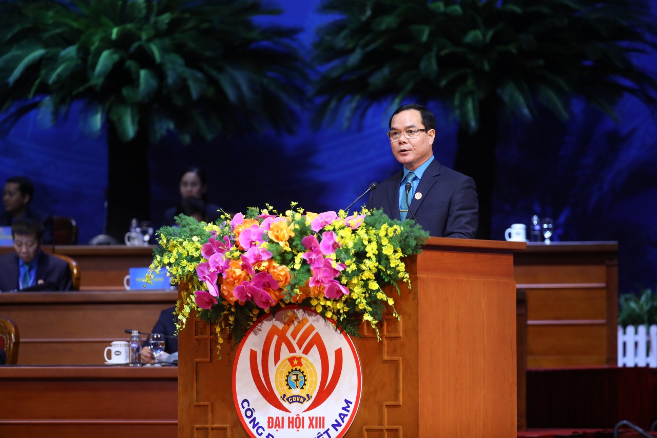 Ông Nguyễn Đình Khang, Chủ tịch Tổng LĐLĐ Việt Nam. Ông Nguyễn Đình Khang, Chủ tịch Tổng LĐLĐ Việt Nam.