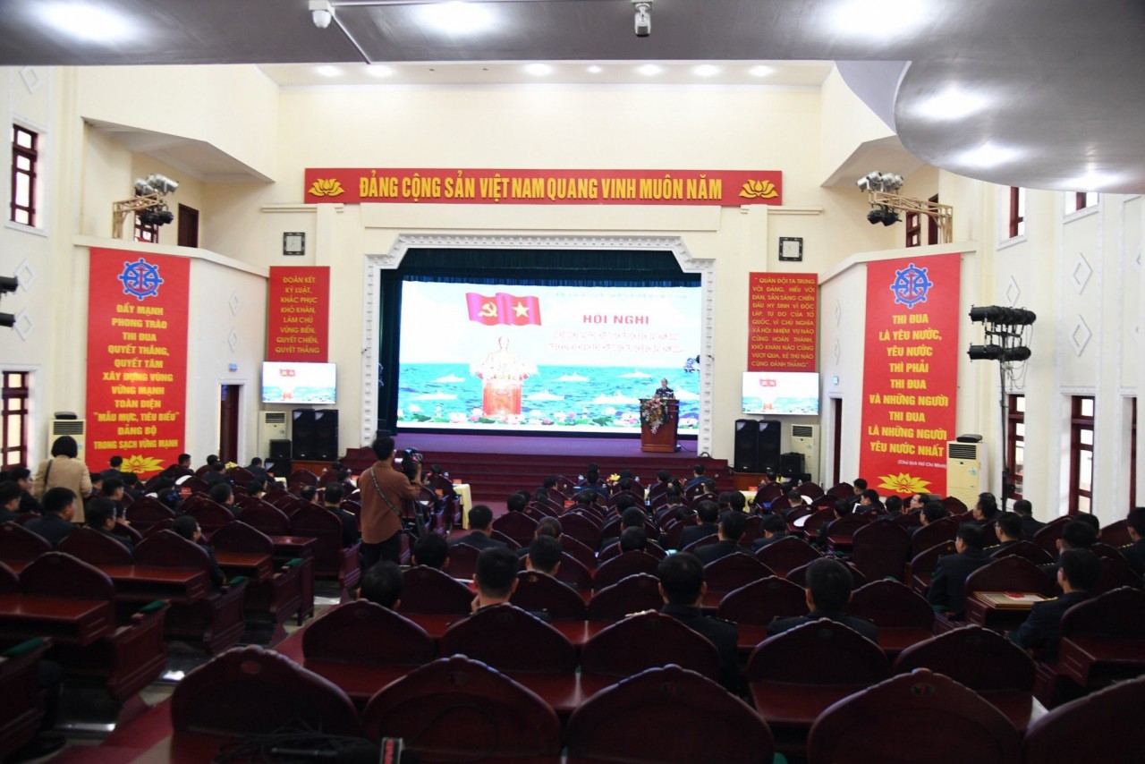 Vùng 1 Hải quân khám, cấp thuốc miễn phí cho 430 lượt ngư dân, sửa chữa 16 lượt tàu thuyền gặp nạn Vùng 1 Hải quân khám, cấp thuốc miễn phí cho 430 lượt ngư dân, sửa chữa 16 lượt tàu thuyền gặp nạn