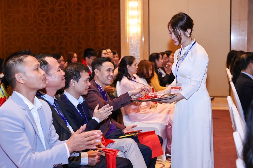 Thủ tướng Phạm Minh Chính: Mong cộng đồng kiều bào tại UAE ngày càng lớn mạnh- Ảnh 6. Thủ tướng Phạm Minh Chính: Mong cộng đồng kiều bào tại UAE ngày càng lớn mạnh- Ảnh 6.