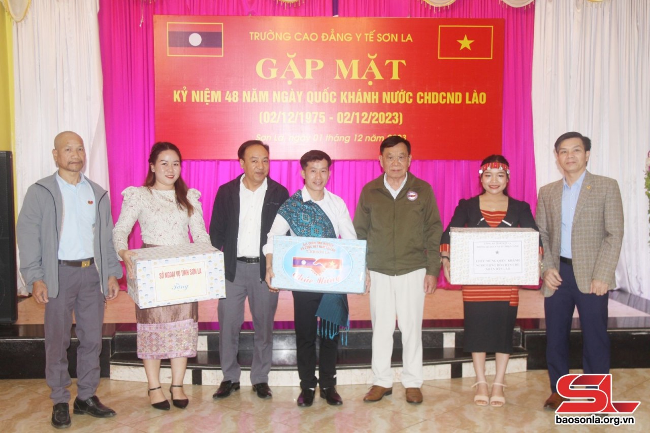 Nhiều hoạt động gặp mặt hữu nghị nhân Kỷ niệm 48 năm Quốc khánh Lào Nhiều hoạt động gặp mặt hữu nghị nhân Kỷ niệm 48 năm Quốc khánh Lào