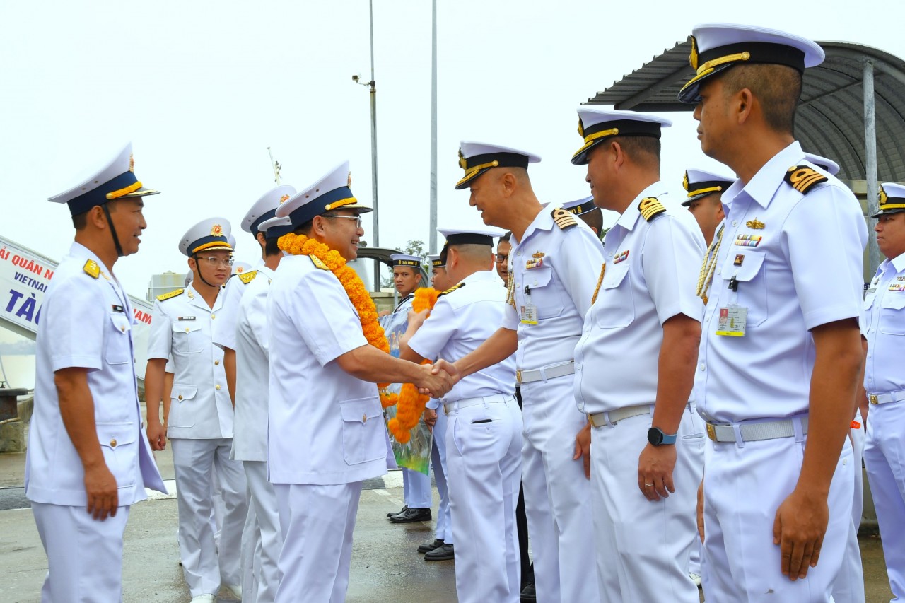 Lễ đón đoàn công tác Vùng 5 Hải quân Nhân dân Việt Nam tại cảng Songkhla, Thái Lan Lễ đón đoàn công tác Vùng 5 Hải quân Nhân dân Việt Nam tại cảng Songkhla, Thái Lan