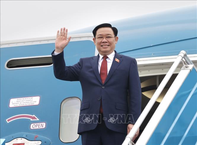Chủ tịch Quốc hội Vương Đình Huệ lên đường dự Hội nghị cấp cao Quốc hội 3 nước Campuchia - Lào - Việt Nam Chú thích ảnh
