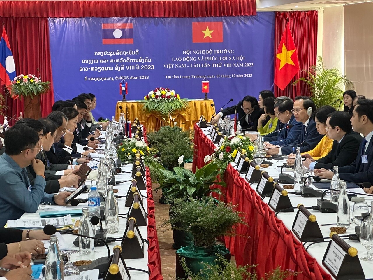 Tăng cường hợp tác lao động, phúc lợi xã hội giữa Việt Nam và Lào Tăng cường hợp tác lao động, phúc lợi xã hội giữa Việt Nam và Lào