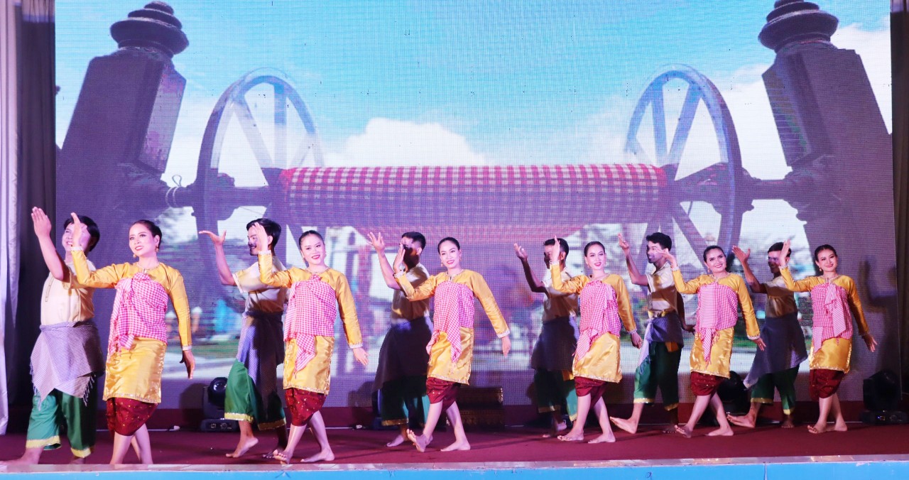 Giao lưu văn hóa Việt Nam - Campuchia tại Đồng Tháp Giao lưu văn hóa Việt Nam - Campuchia tại Đồng Tháp