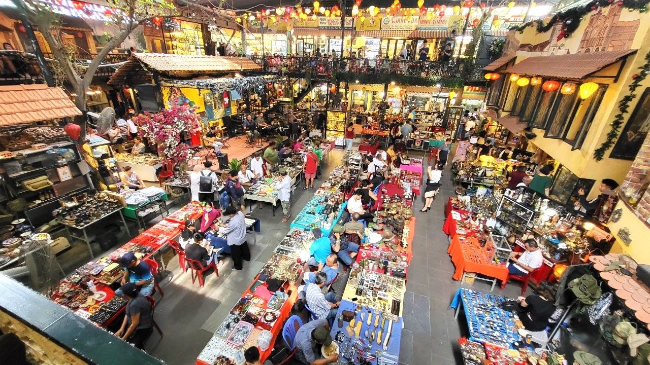 Discover The Unique Flea Market In Ho Chi Minh City Discover The Unique Flea Market In Ho Chi Minh City