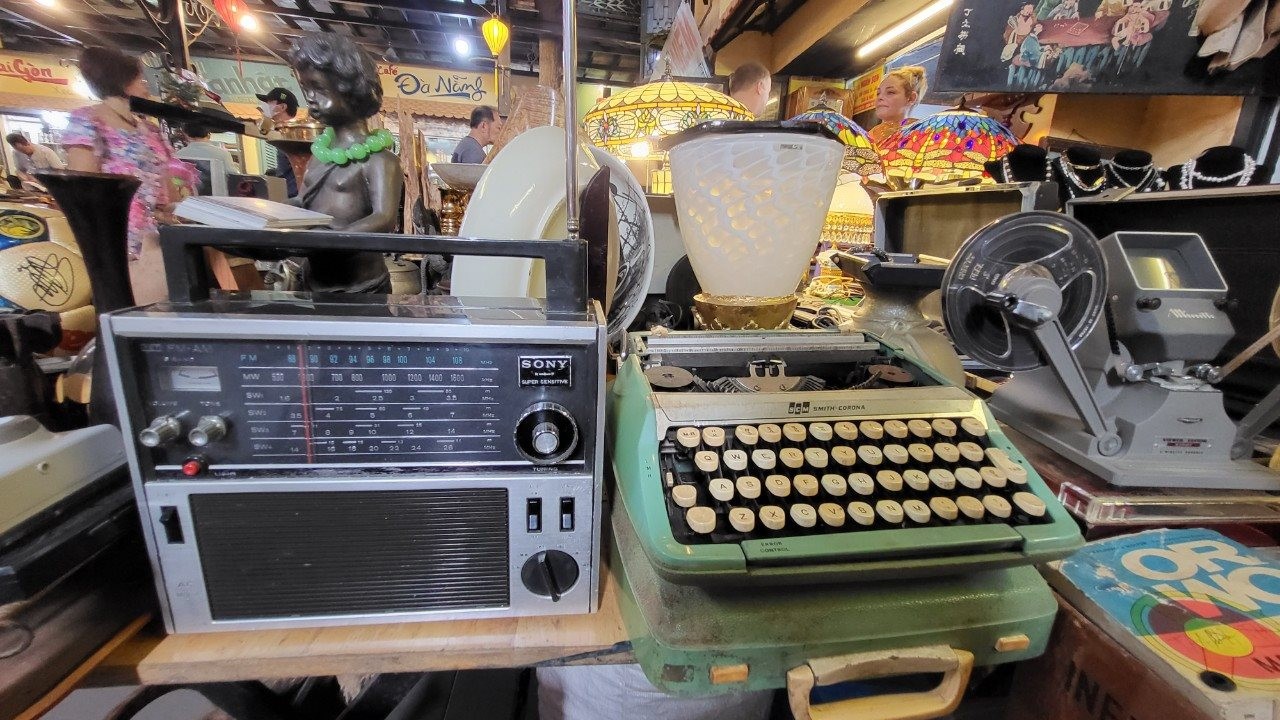 Discover The Unique Flea Market In Ho Chi Minh City Discover The Unique Flea Market In Ho Chi Minh City