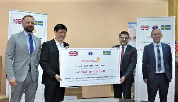 Công ty TNHH AstraZeneca Việt Nam trao tặng khẩu trang cho Bộ Y tế Công ty TNHH AstraZeneca Việt Nam trao tặng khẩu trang cho Bộ Y tế