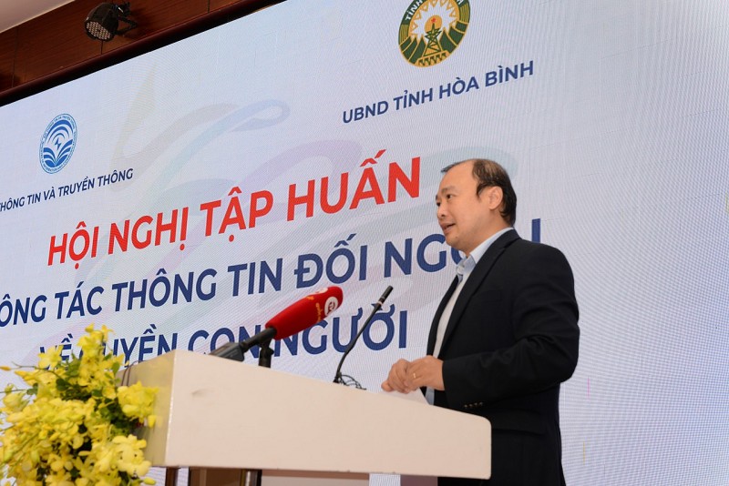 Chuyển giao, hướng dẫn các tỉnh, thành phố thực hiện mô hình cung cấp thông tin về nhân quyền, đối ngoại Chuyển giao, hướng dẫn các tỉnh, thành phố thực hiện mô hình cung cấp thông tin về nhân quyền, đối ngoại