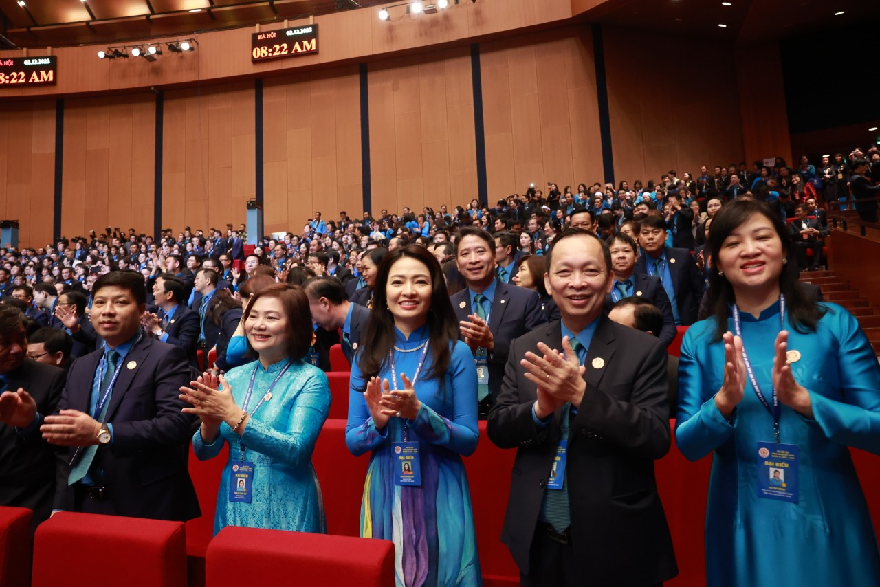 1.100 địa biểu chính thức tham gia Đại hội. 1.100 địa biểu chính thức tham gia Đại hội.