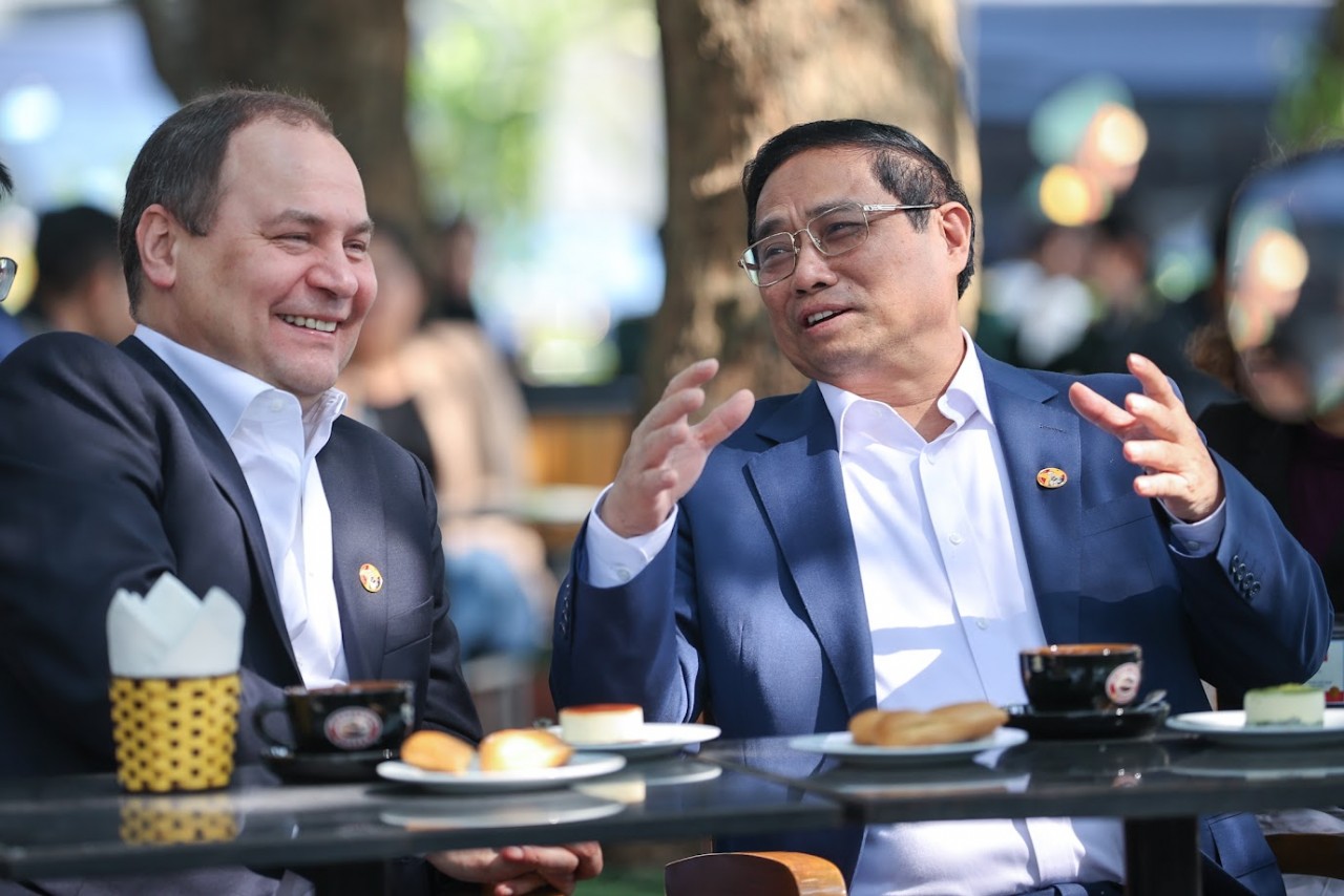 Thủ tướng Việt Nam và Belarus tham quan Cột cờ Hà Nội, thưởng thức cà phê Việt Nam Thủ tướng Việt Nam và Belarus cùng uống cà phê, thăm Cột cờ Hà Nội
