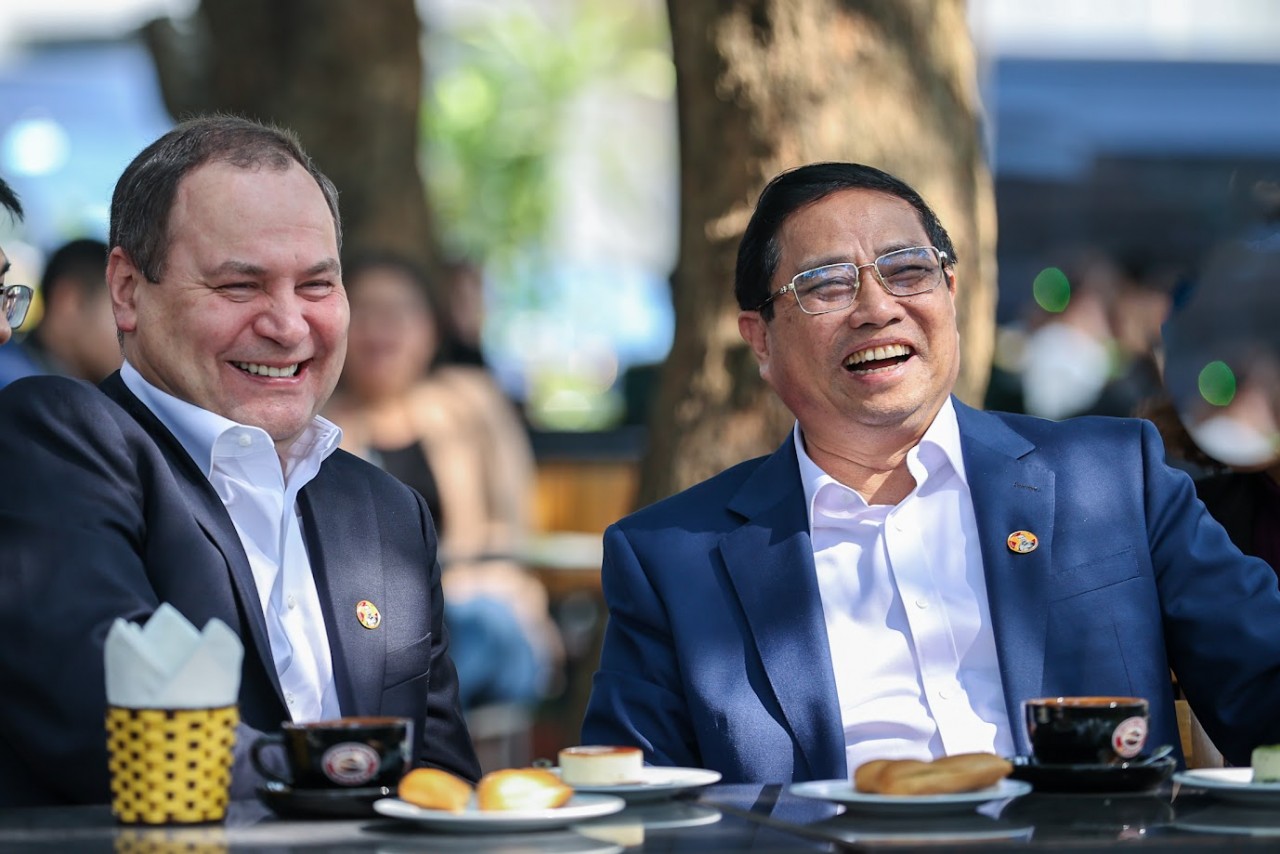 Thủ tướng Việt Nam và Belarus tham quan Cột cờ Hà Nội, thưởng thức cà phê Việt Nam Thủ tướng Việt Nam và Belarus cùng uống cà phê, thăm Cột cờ Hà Nội