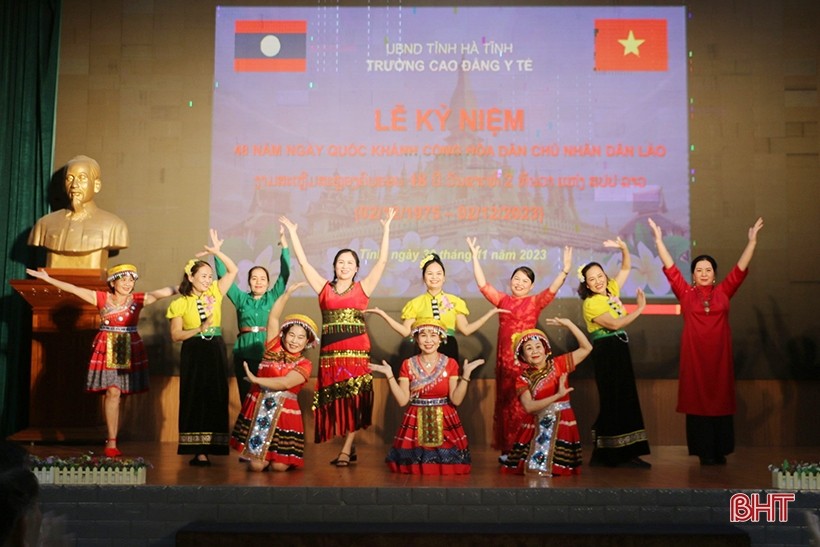 Hà Tĩnh ban hành Nghị quyết quy định chế độ hỗ trợ đào tạo lưu học sinh Lào Hà Tĩnh ban hành Nghị quyết quy định chế độ hỗ trợ đào tạo lưu học sinh Lào