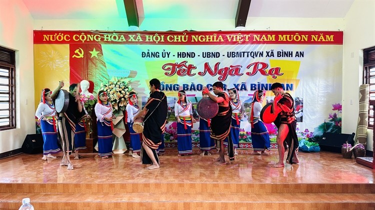 Tết Ngã rạ đặc biệt của đồng bào Cor Quảng Ngãi Tết Ngã rạ đặc biệt của đồng bào Cor Quảng Ngãi