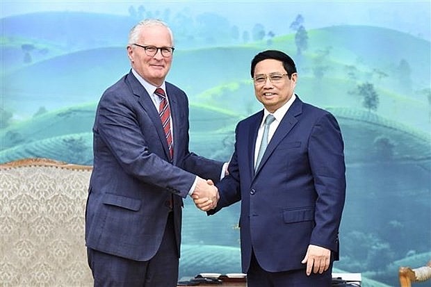 Prime Minister Pham Minh Chinh (R) and SIA President John Neuffer. (Photo: VNA) Prime Minister Pham Minh Chinh (R) and SIA President John Neuffer. (Photo: VNA)