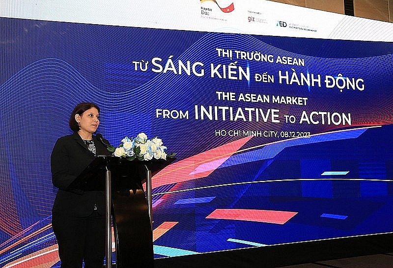 ASEAN Market: From Initiatives to Actions to Support Vietnamese Businesses ASEAN Market: From Initiative to Action to Support Vietnamese Businesses
