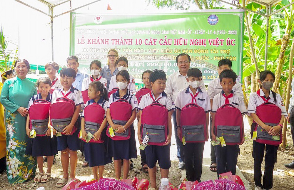 Cà Mau: Khánh thành và đưa vào sử dụng 10 cây cầu hữu nghị Việt - Úc Cà Mau: Khánh thành và đưa vào sử dụng 10 cây cầu hữu nghị Việt - Úc
